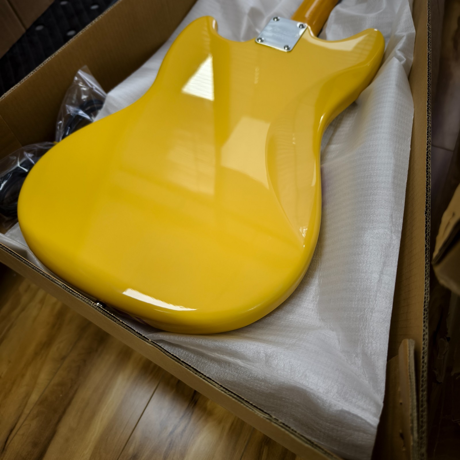 Vintera II ’70s Competition Mustang Electric Guitar Yellow with Red Stripes