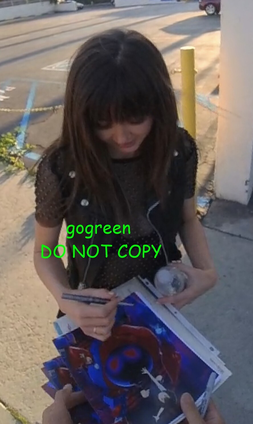 Kimiko Glenn signed Spiderman into SpiderVerse Poster Peni Parker 8×10 photo