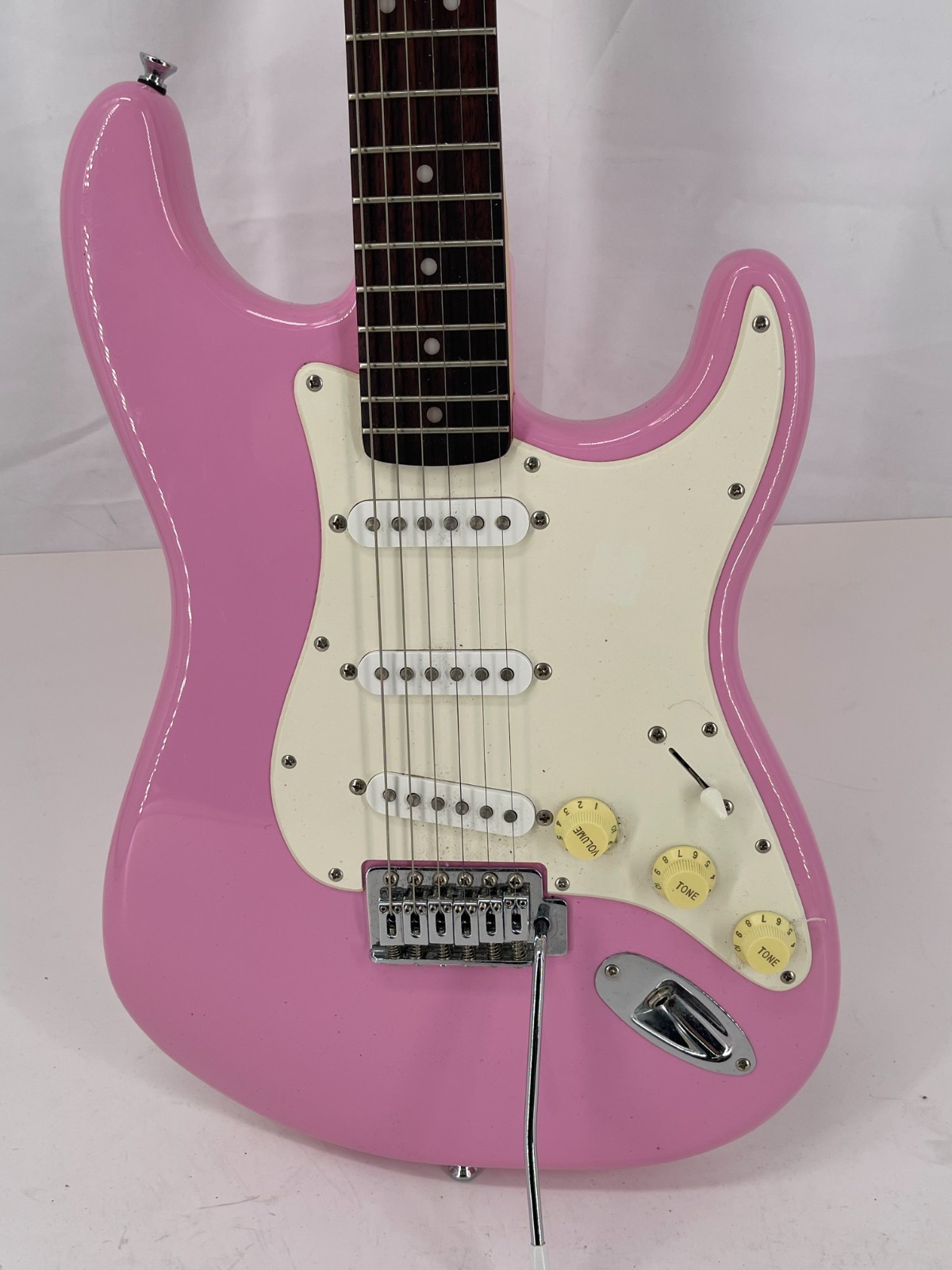 Squier Bullet Stratocaster HSS Electric Guitar Shell Pink Rosewood Fender Indone