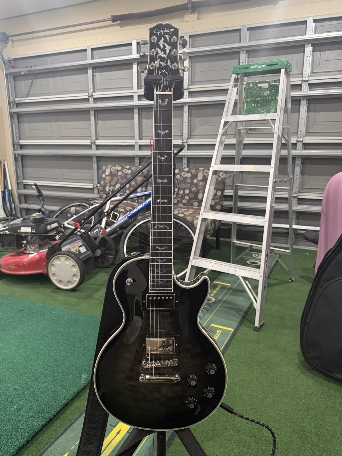 Epiphone Les Paul Custom – Bats in Flight Model + Fender LT-25 Amp
