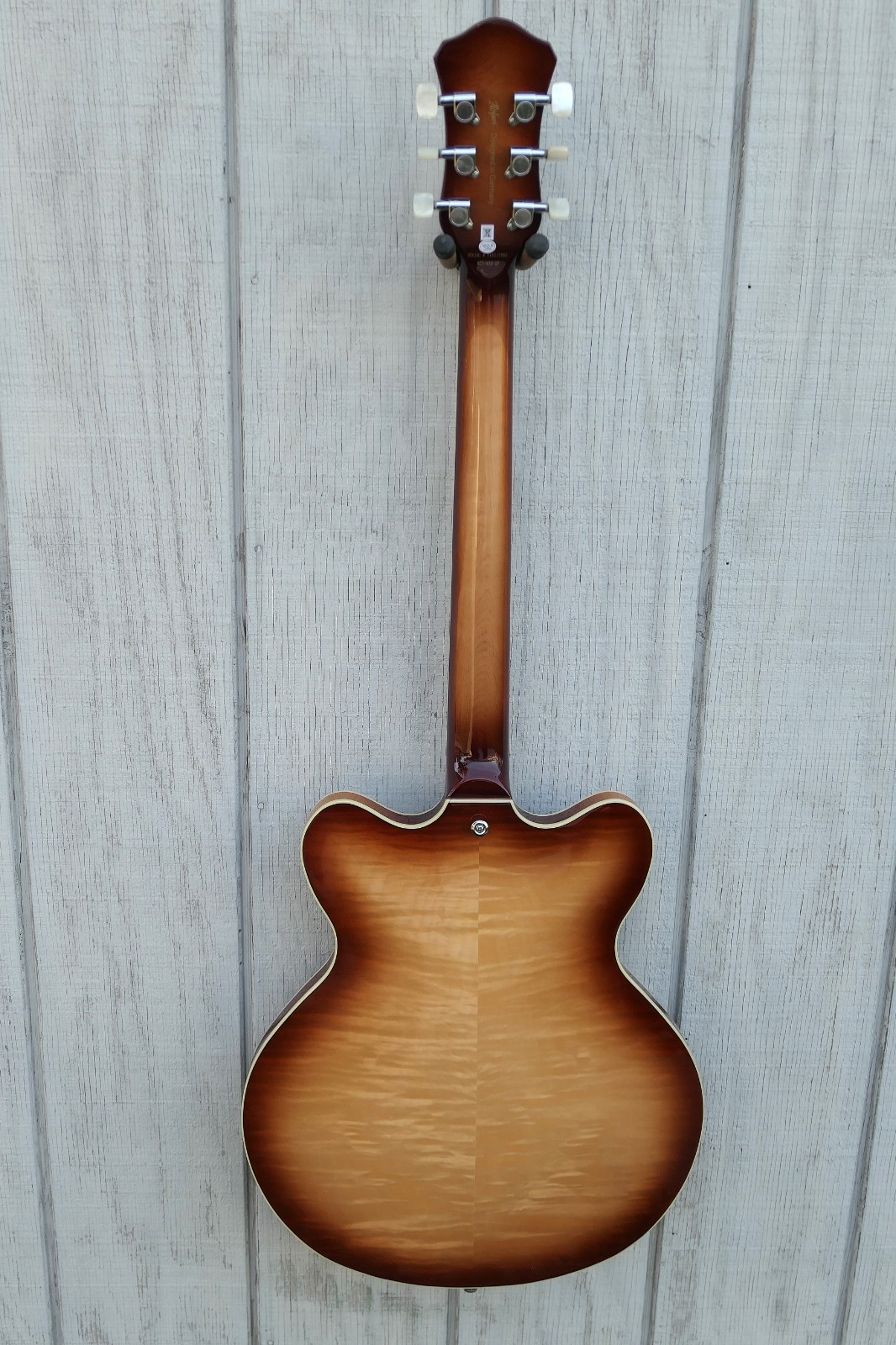 Hofner HCT-VTH-SP-SB Verythin CT SPECIAL Semi hollow has 2 Humbuckers one a P90
