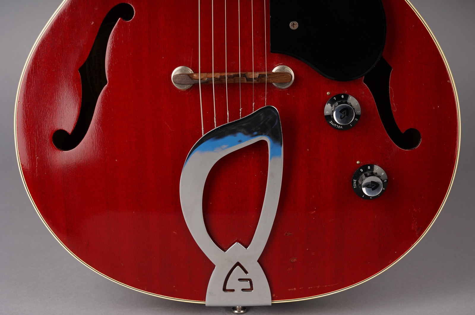 Guild M-65 Freshman – 1968 – Cherry