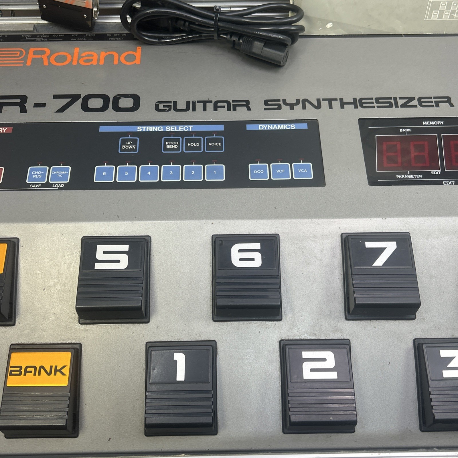 Roland GR-700 Guitar Synthesizer Vintage Audio With Case & Cords Made In Japan