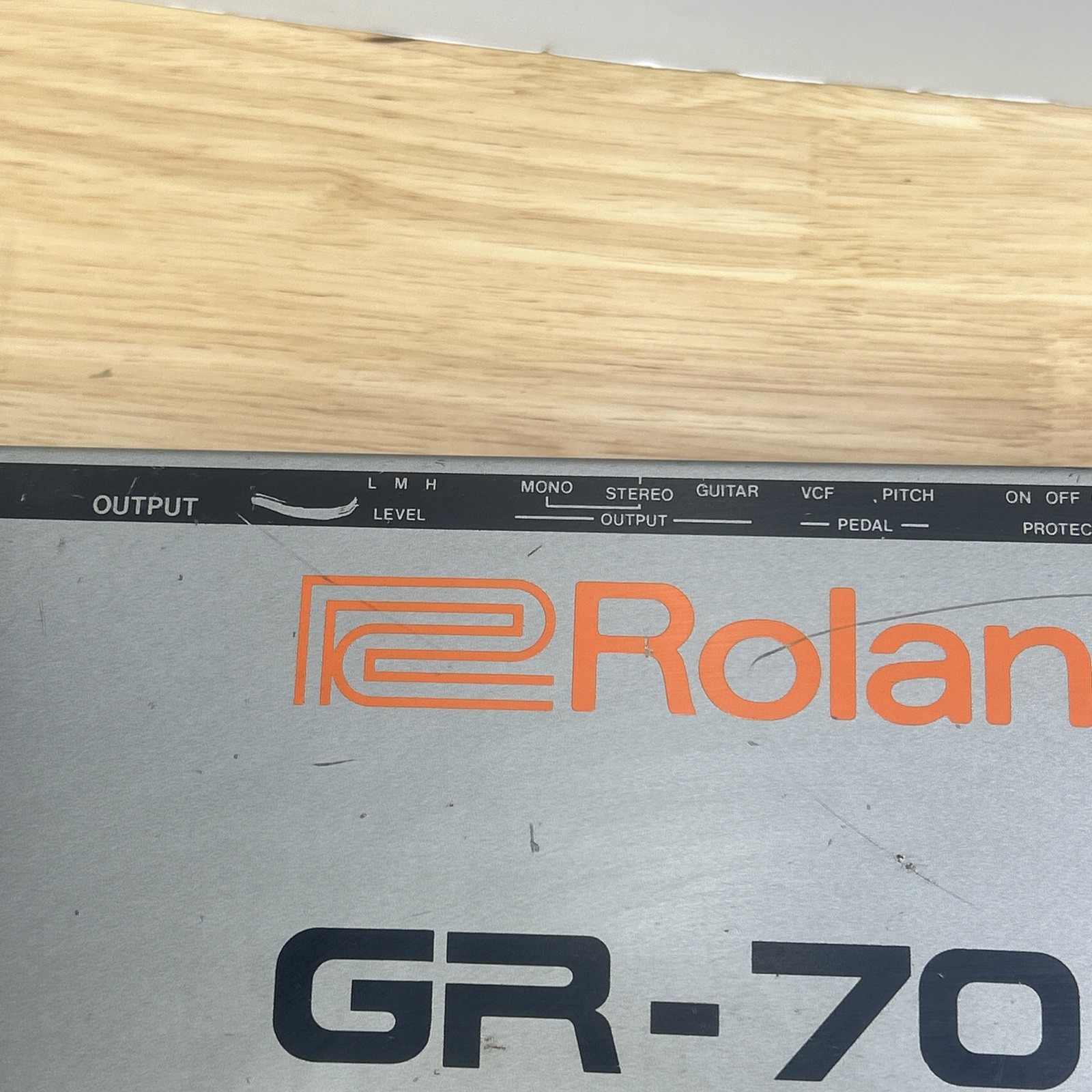 Roland GR-700 Guitar Synthesizer Vintage Audio With Case & Cords Made In Japan