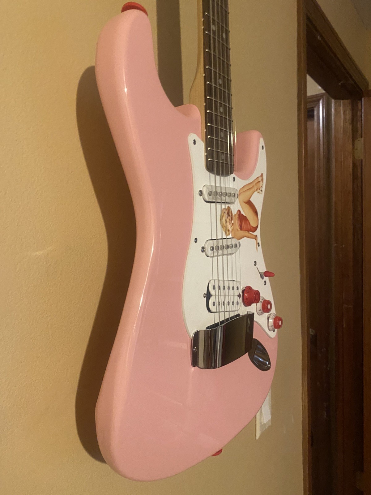 Flash Pink Squier by Fender Sonic (HSS) Stratocaster