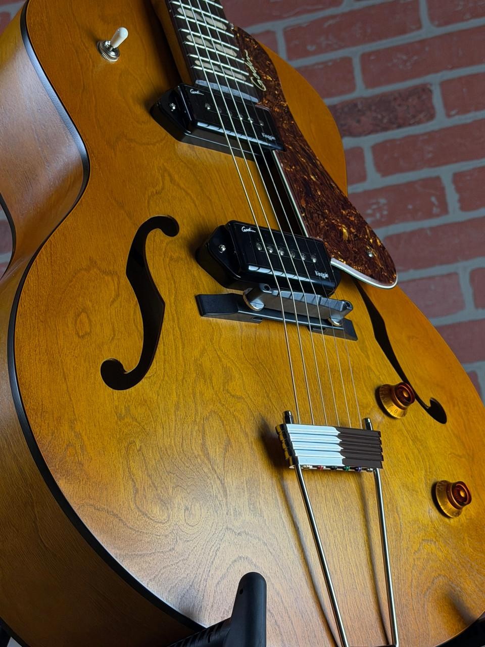 Godin 5th Avenue Jumbo P90 Hollow-Body Electric Guitar – Harvest Gold