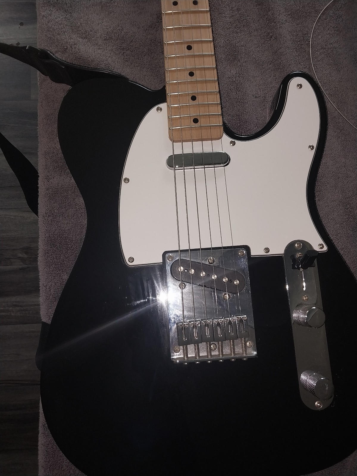 2018 Squire Affinity Telecaster Black and White with Hardshell Case