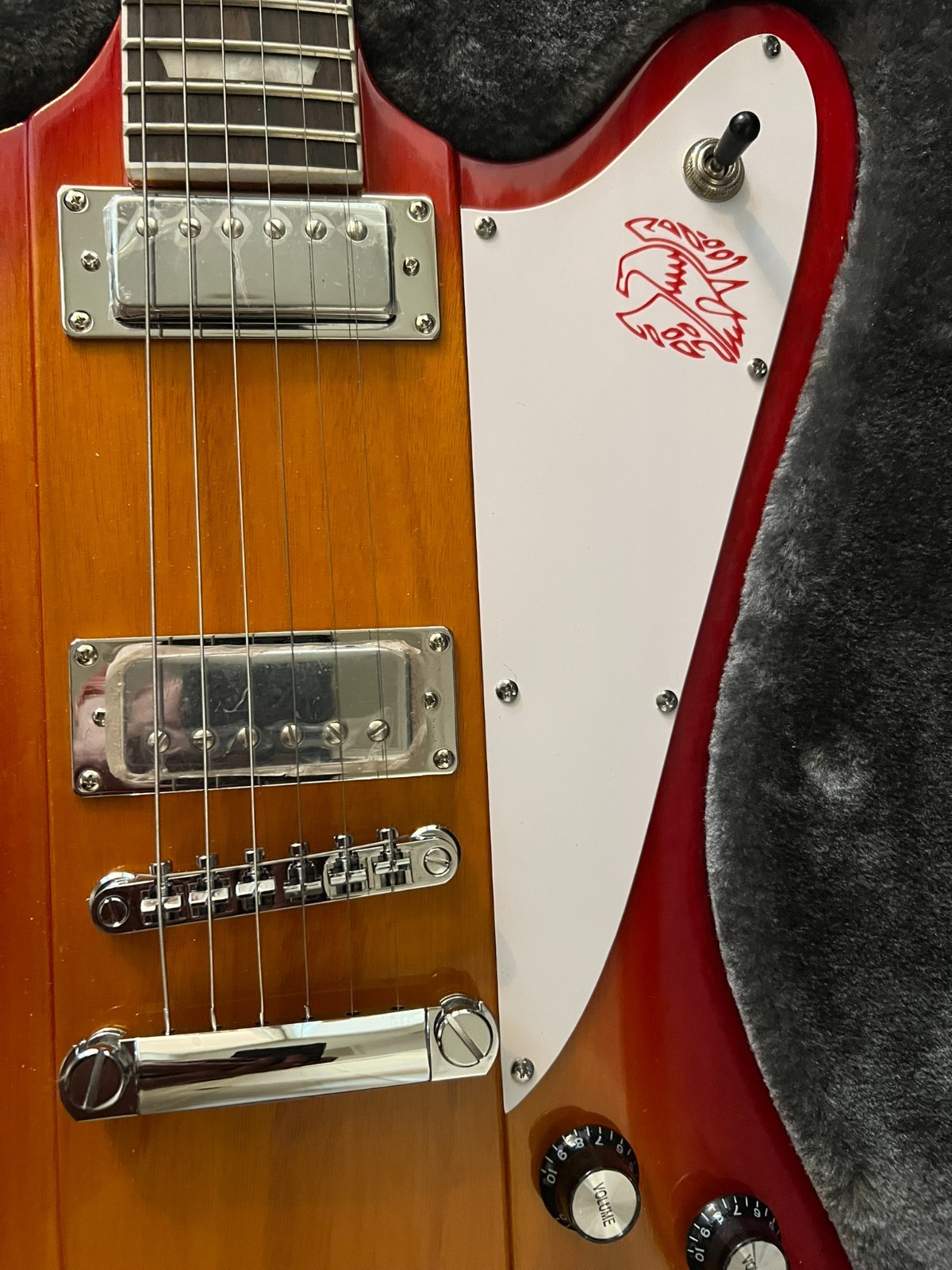NEW Epiphone 1963 Firebird V Electric Guitar – Vintage Sunburst Hard Shell Case