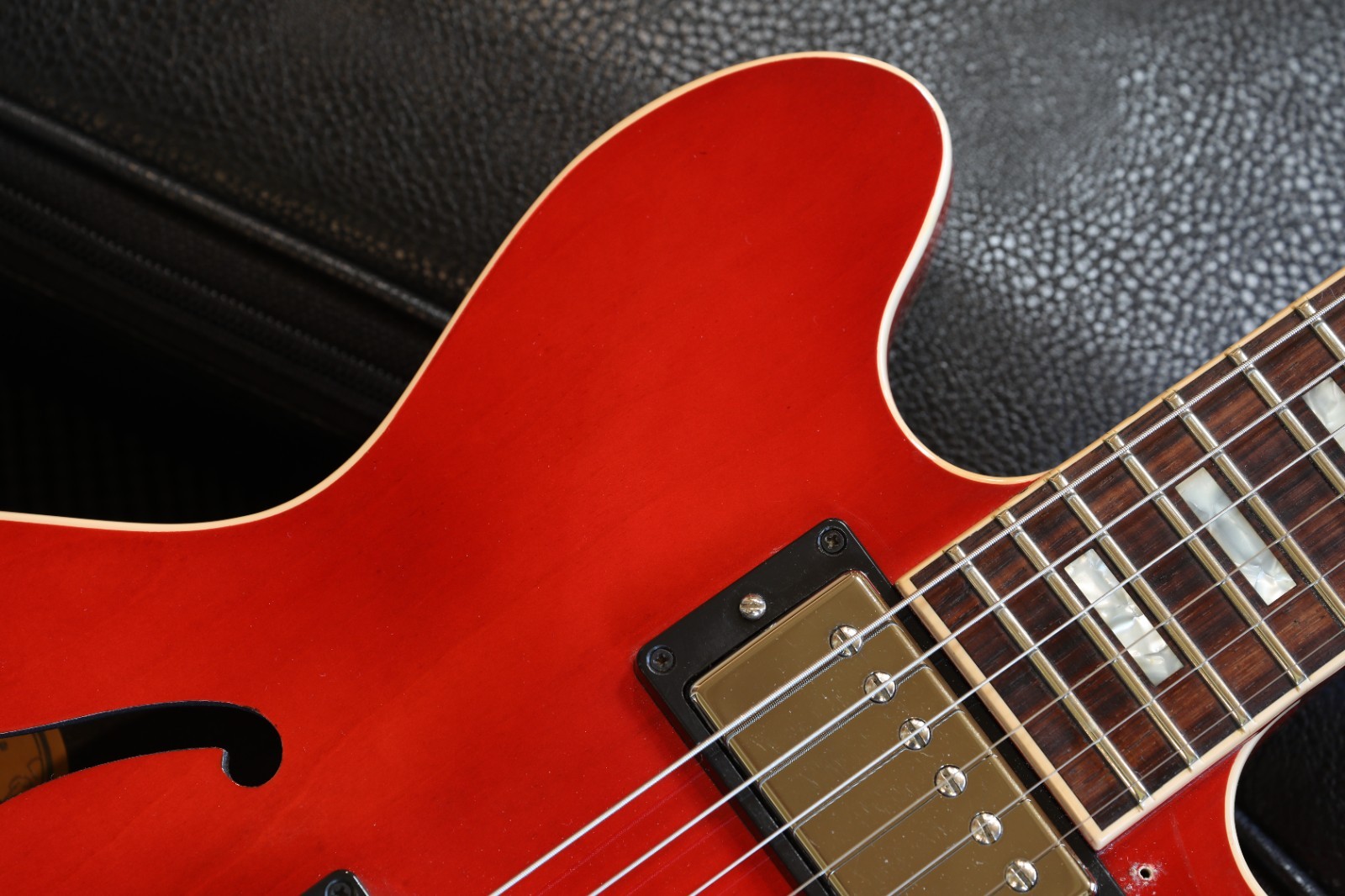 2017 Gibson ES-339 Semi-Hollow Electric Guitar Cherry Red + GB