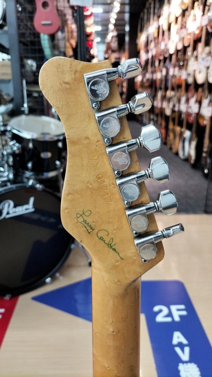 VALLEY ARTS THE LARRY CARLTON STANDARD PRO Used Electric Gutiar