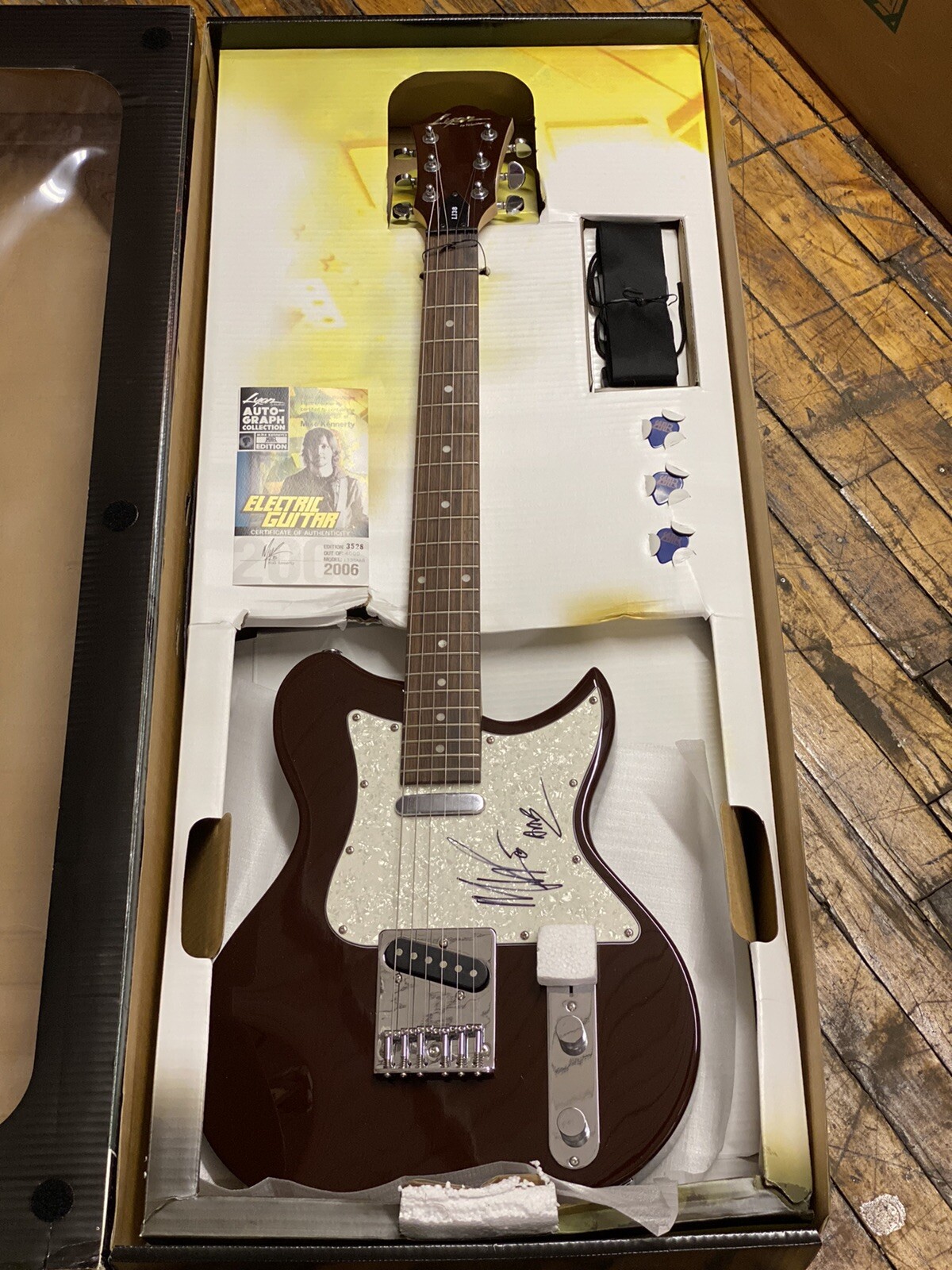 All American Rejects Autographed Mike Kennerty Electric Guitar Washburn Lyon New