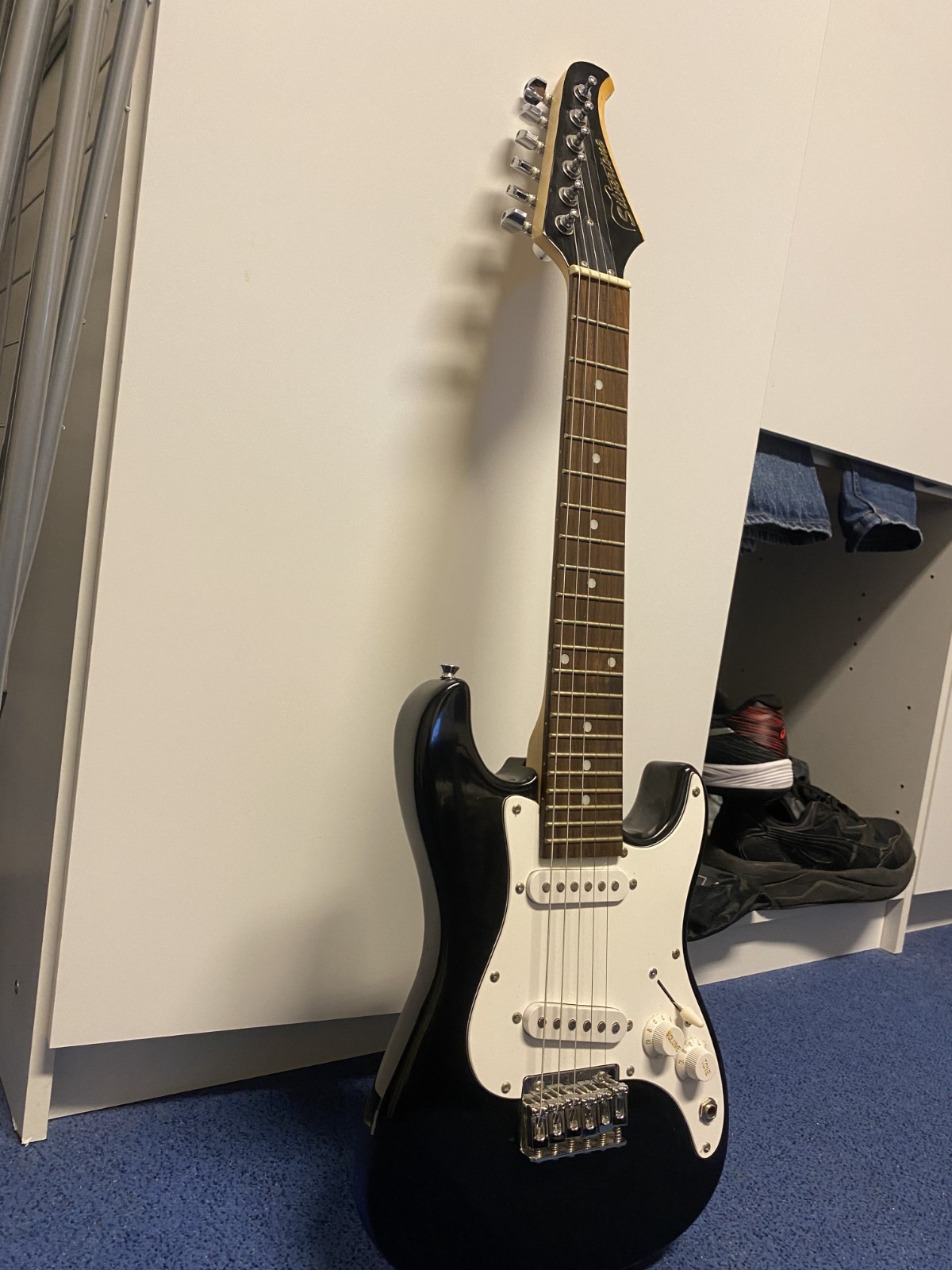 Silvertone SS11 Electric Guitar