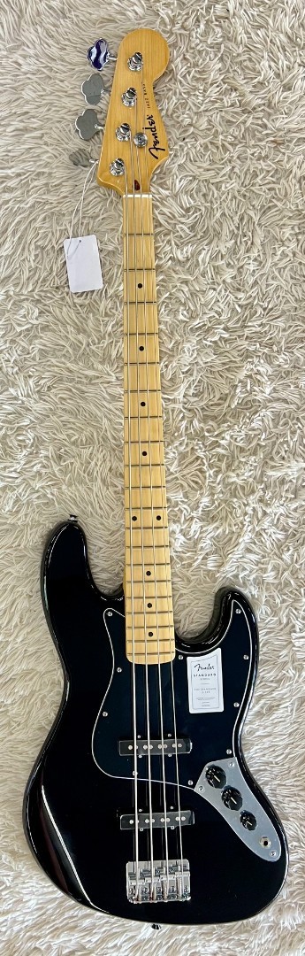 Fender Standard Series 4-string Jazz Bass Guitar, Maple Board, Black Finish