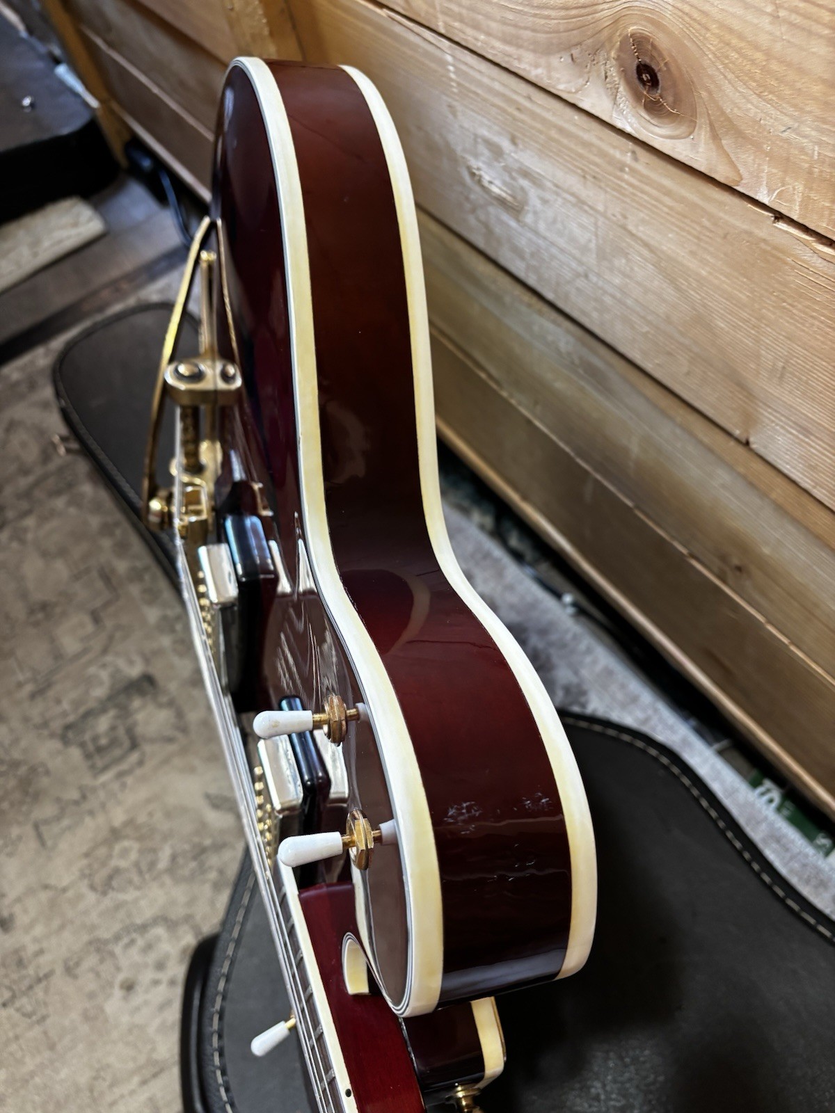 Ventura V-1500 Country Gentleman Vintage MIJ Electric Guitar