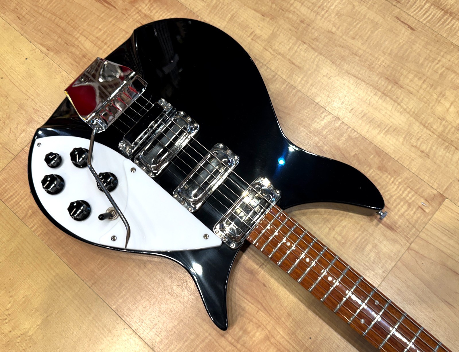 Rickenbacker 350V63 Electric Guitar w/ Accent Vibrato – Full Scale Version