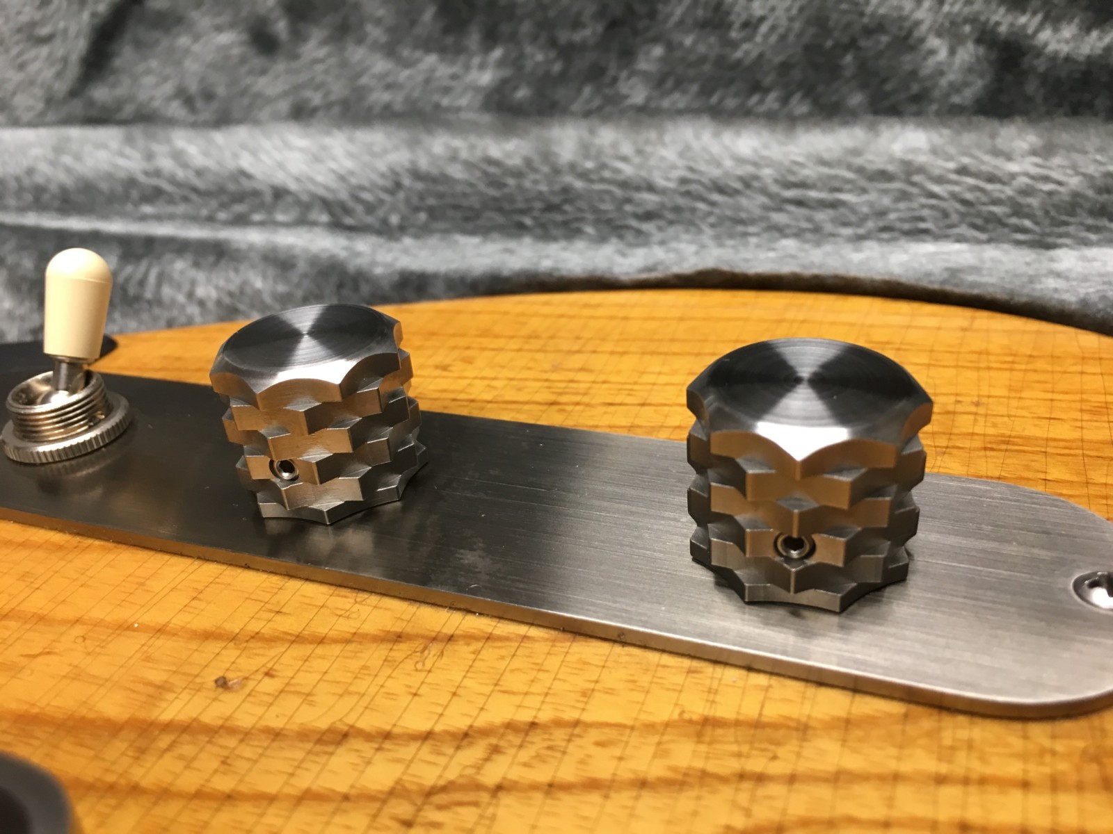 Van Dyke-Harms Ultra-Grip Stainless Guitar Speed Knobs, set of 2