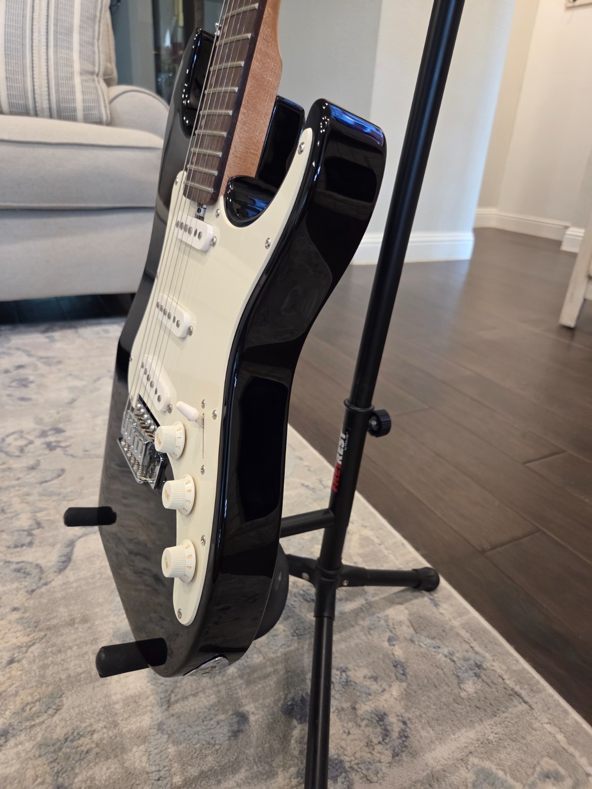 Washburn Lyon Electric Guitar gloss black finish included is gig bag & hardware.