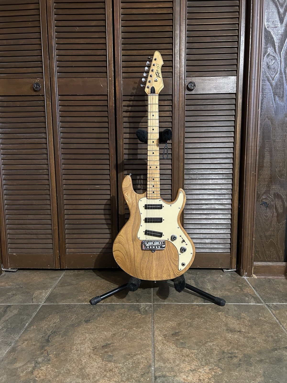 ***PEAVEY T-30 ELECTRIC GUITAR NATURAL WITH CASE***