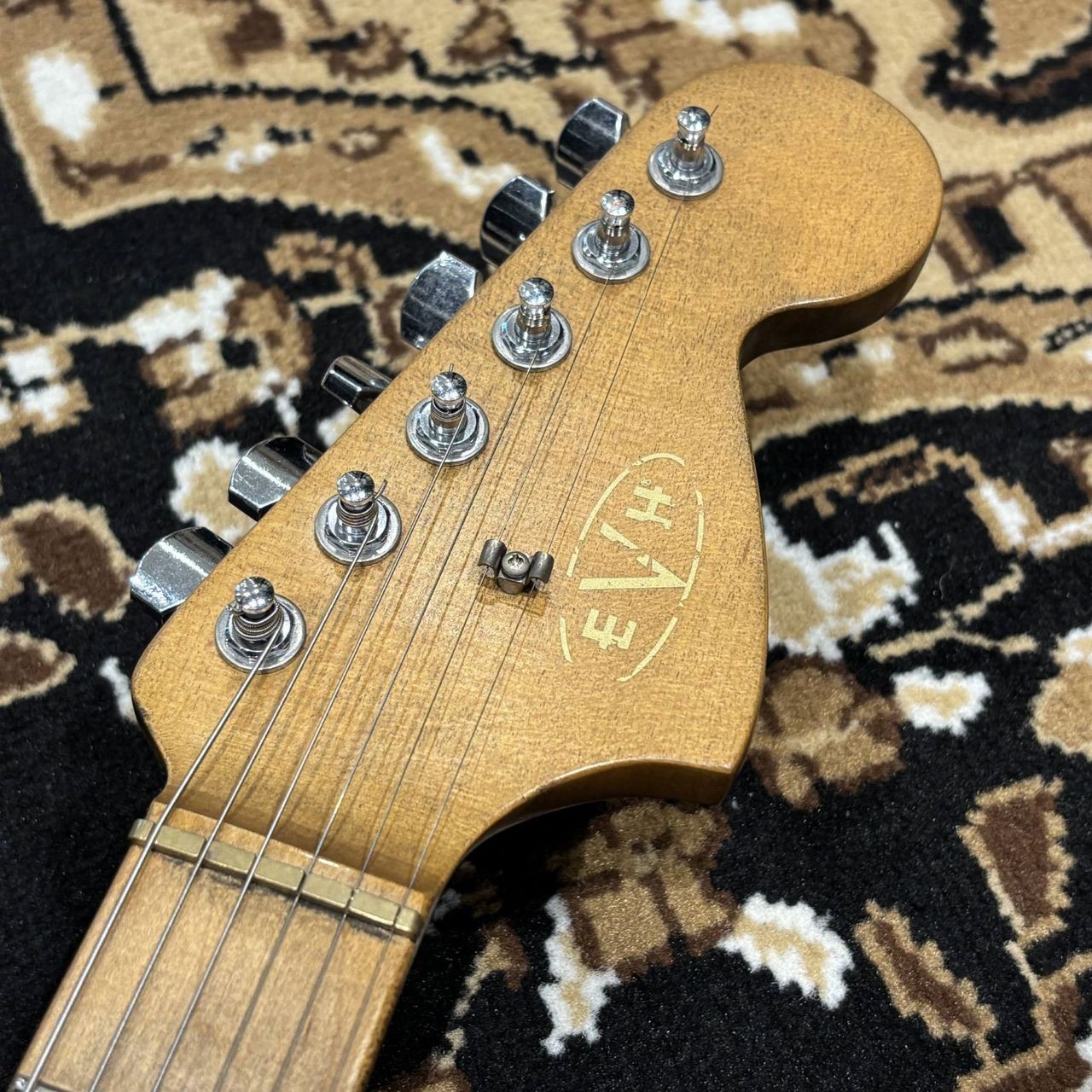 EVH Striped Series ’78 Eruption Electric Guitar Lacquer Finish with Accessories