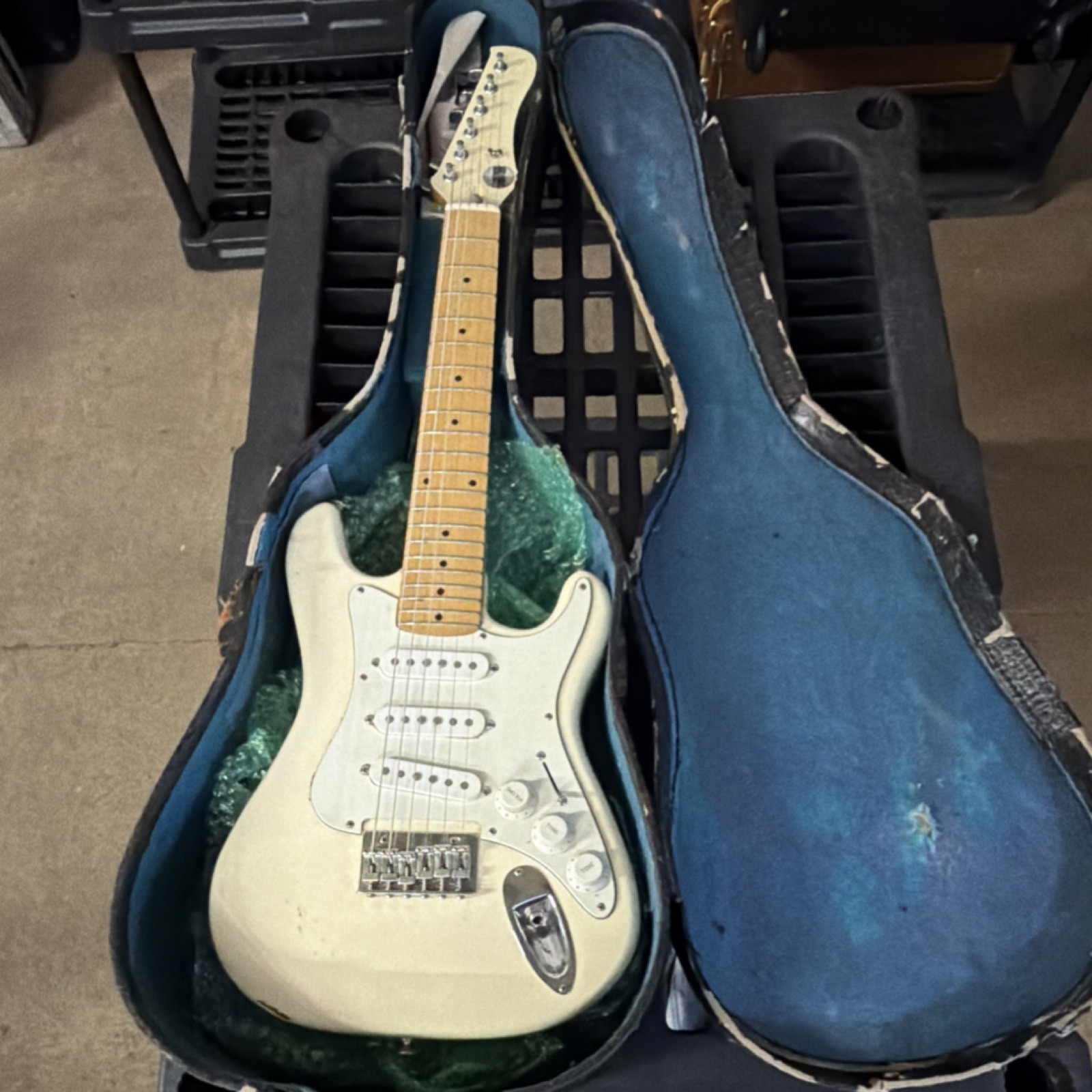 3/4 Student Electric Guitar White Solid 6 String Right-Handed w/ Case
