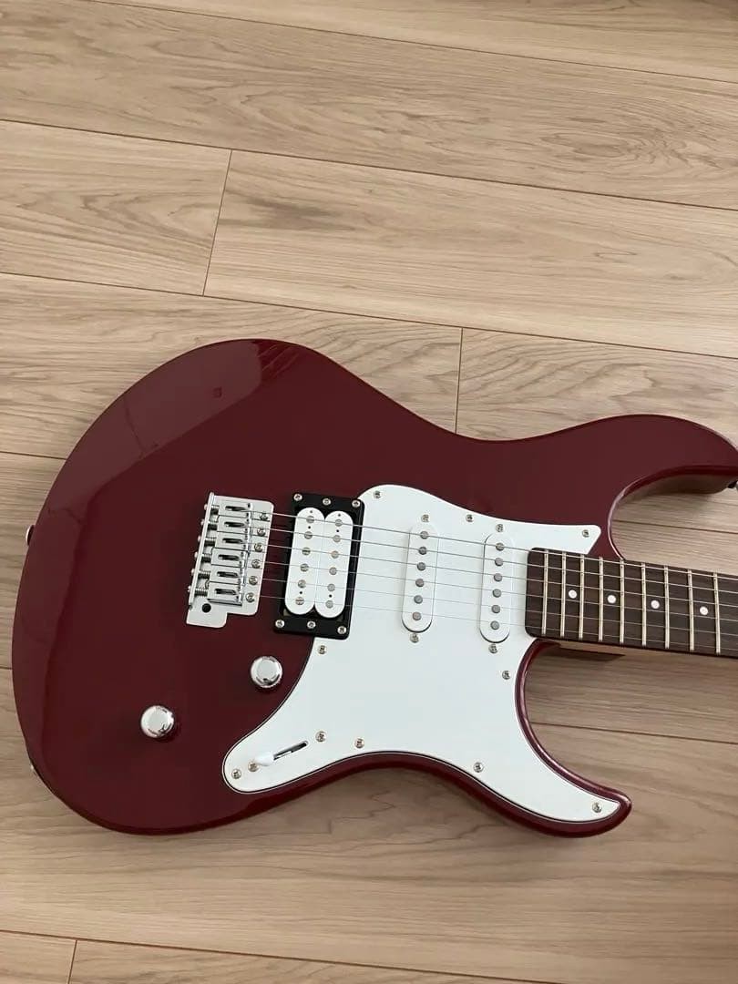 Yamaha Guitar Pacifica Wine Red + Guitar Amplifier Safe packing!