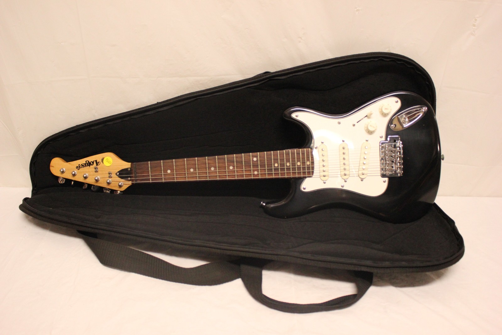 Vintage Lotus Shortscale Mini Strat Traveler Korean Electric Guitar in Case B1