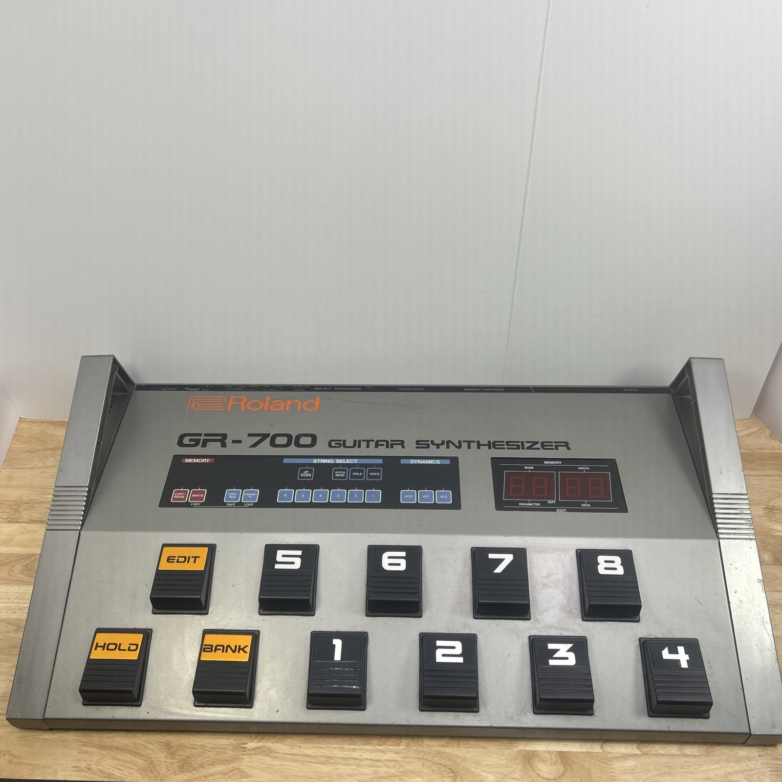 Roland GR-700 Guitar Synthesizer Vintage Audio With Case & Cords Made In Japan