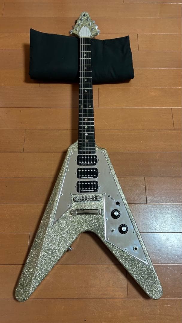 Killer Guitar KG-Triumph-V Seikima II Luke Takamura Model Silver Excellent