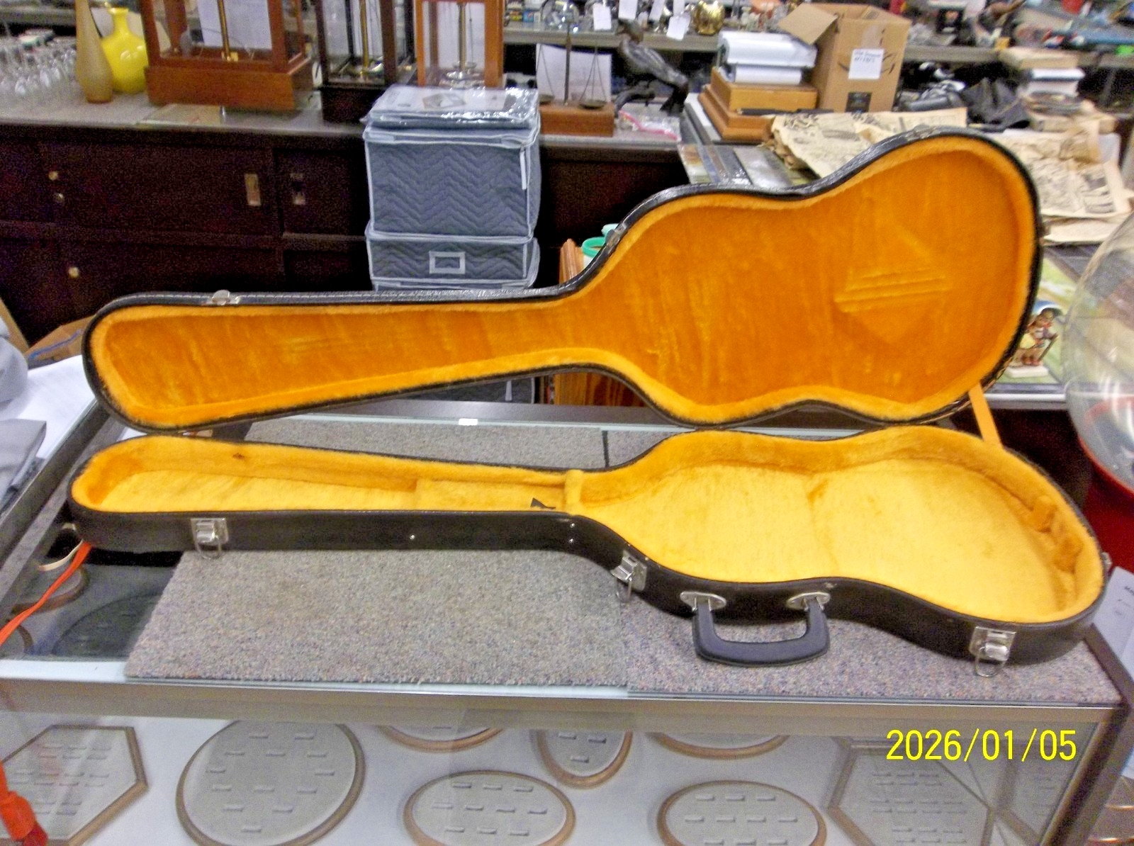 Vintage UNBRANDED electric guitar case – Japan hardware 4 latches BLACK /YELLOW