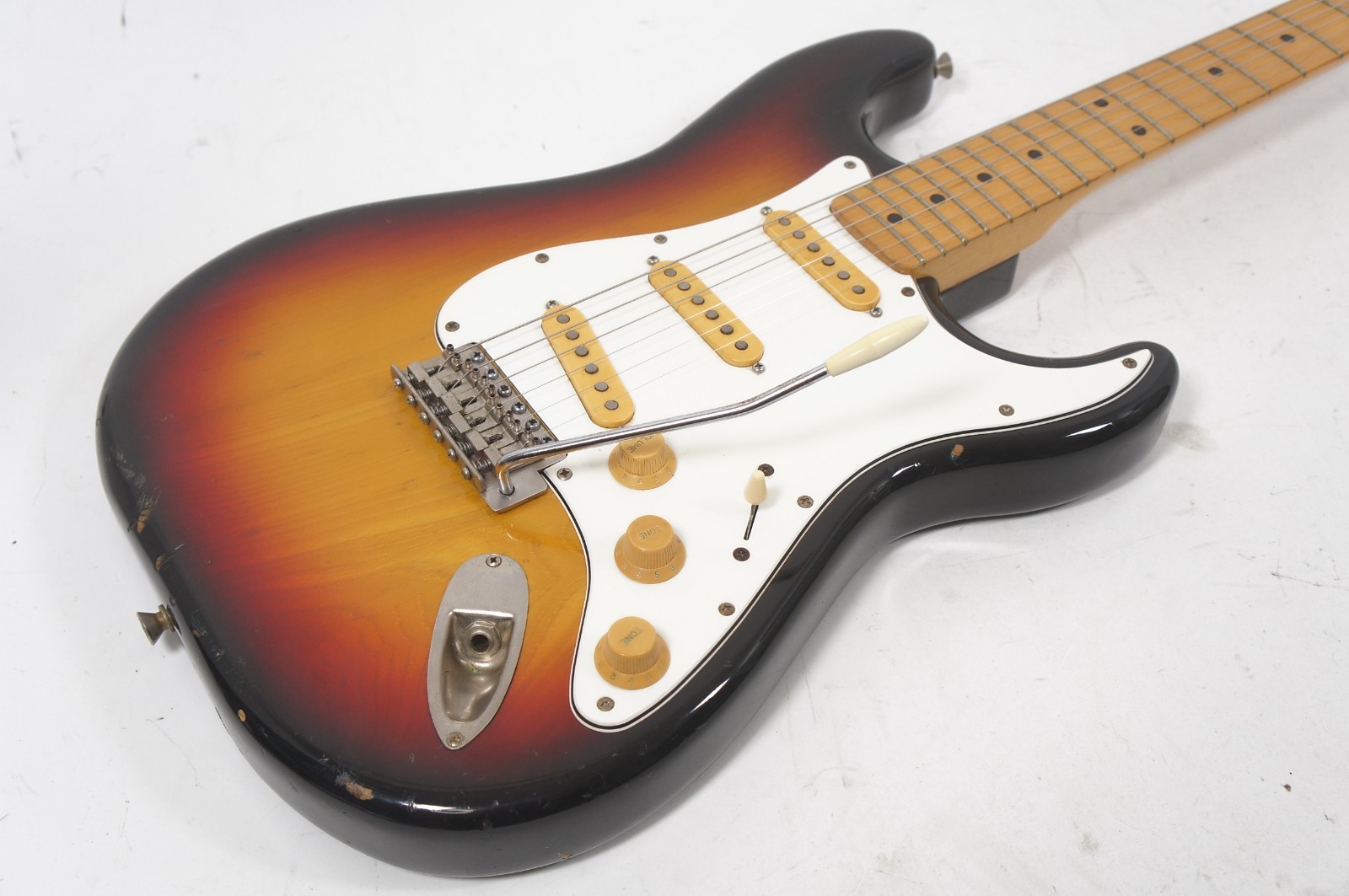 Fernandes FST-70 Vintage Stratocaster 1979 Sunburst Stone Logo Ash Body