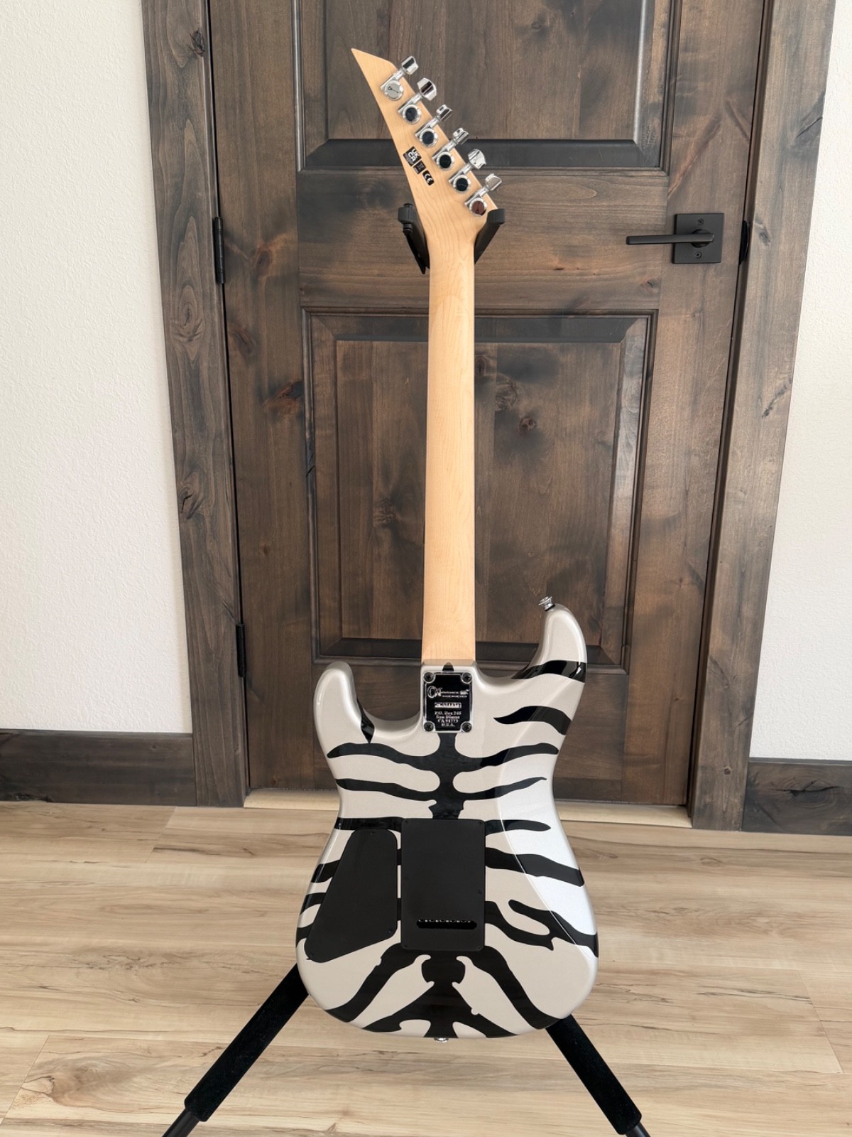 Charvel Limited Edition Super-Stock SD1 H 2PT electric guitar- Silver Bengal