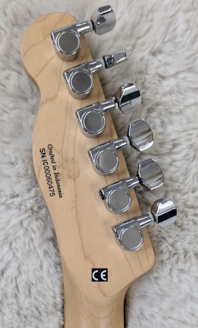 2000 Squier by Fender Standard Series Fat Telecaster – Arctic White Finish + bag