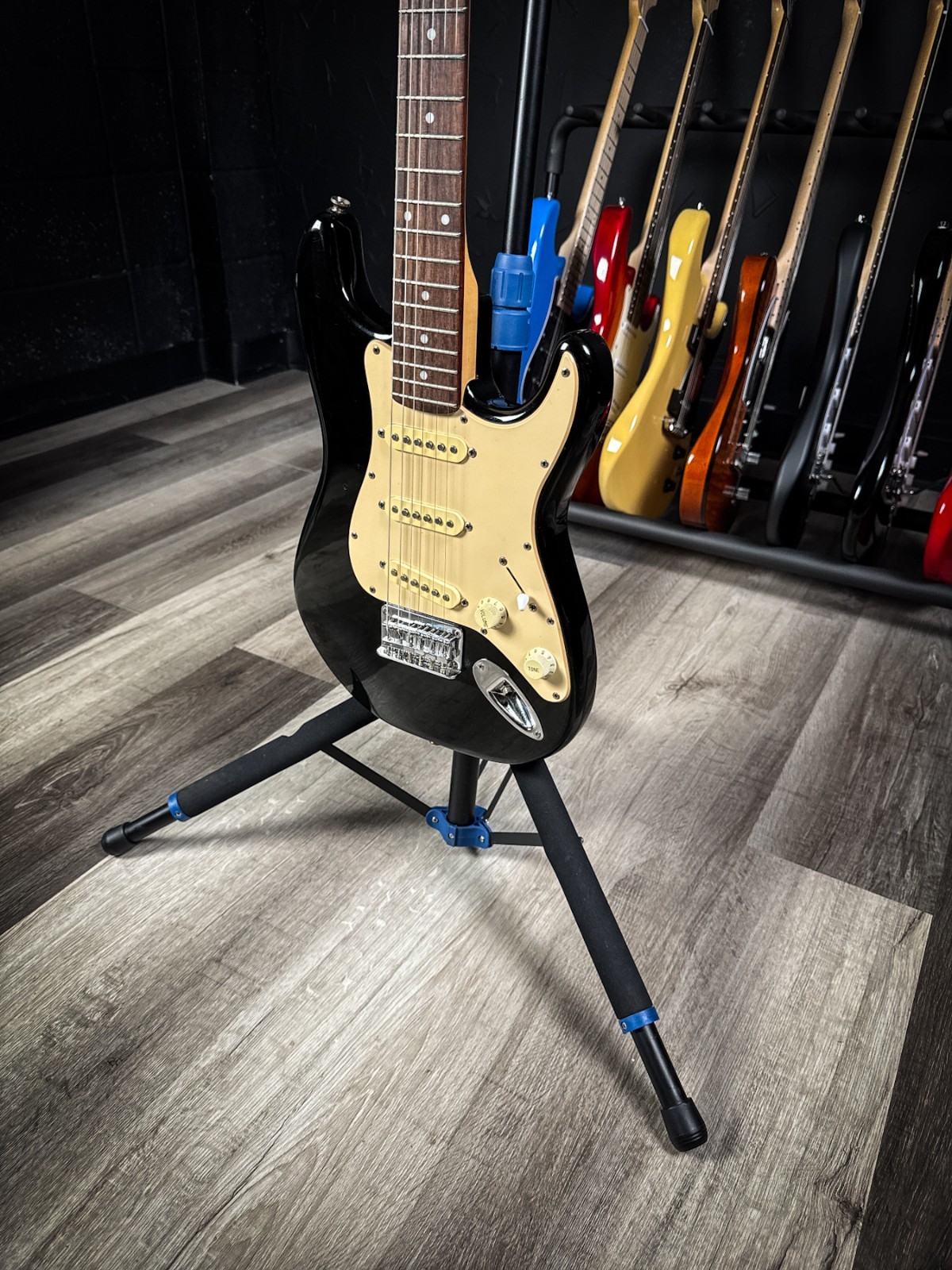 Squier Mini Stratocaster SSS – Black