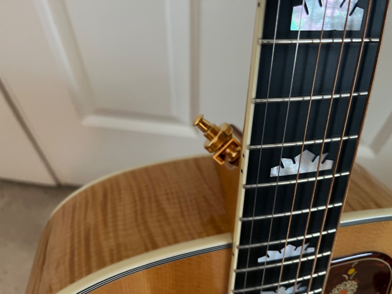 Left-Handed Sigma Grand Jumbo with Electronics, Maple back&sides , spruce top