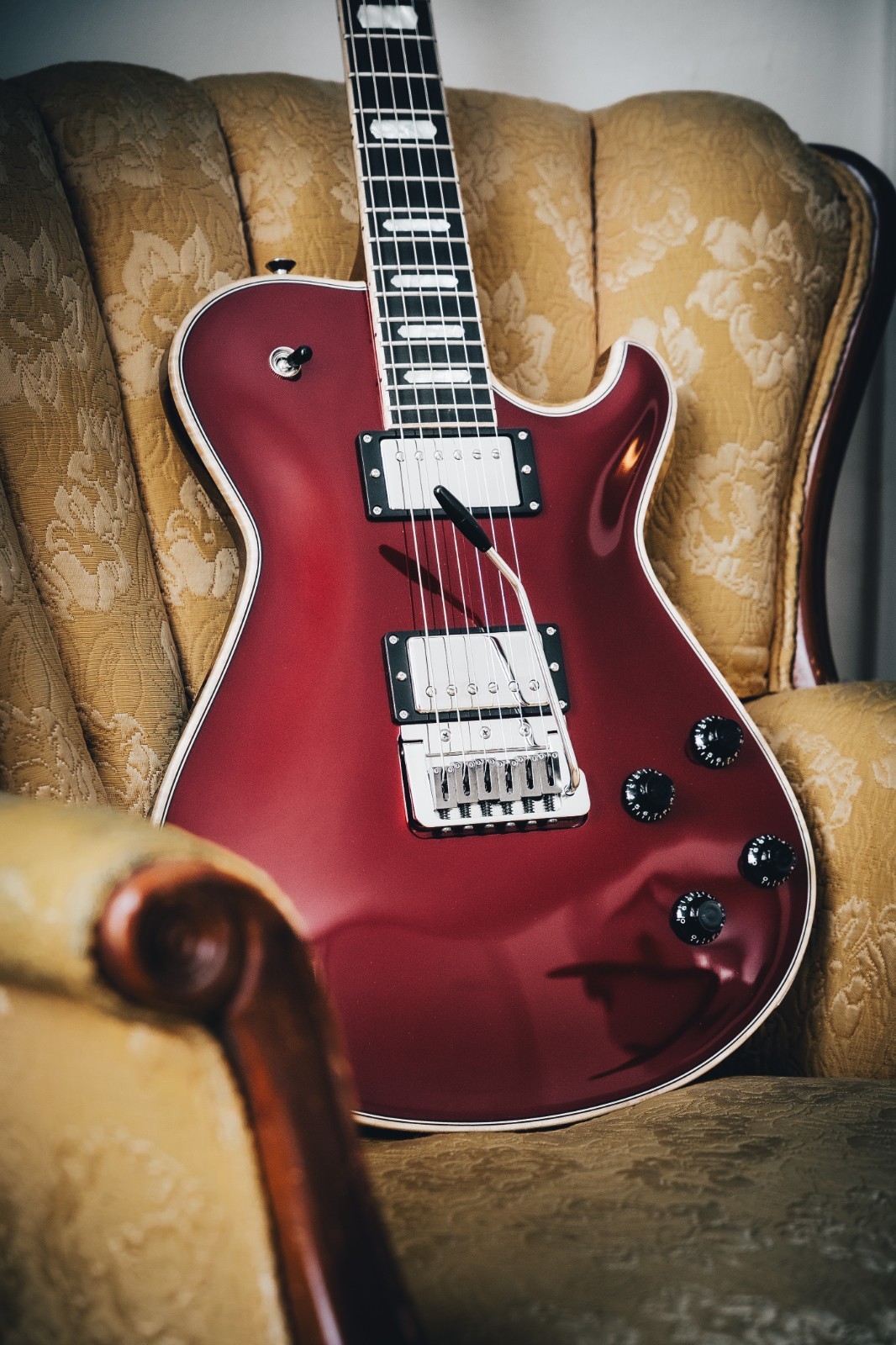 Knaggs Kenai Trem/Octane Red Metallic/Full Maple Binding