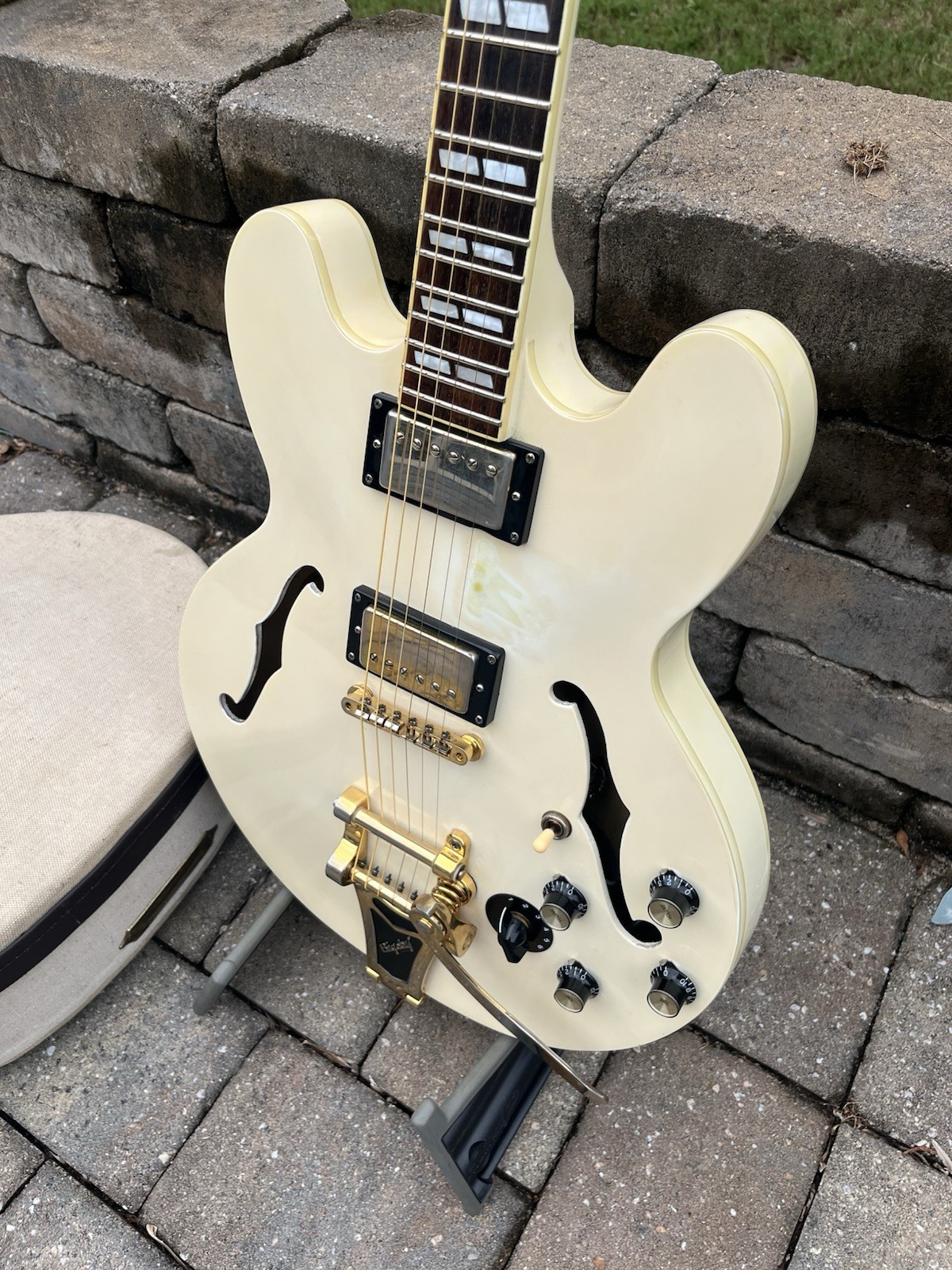 2011 Epiphone Dot ES 345 Semi Hollow Body Electric Guitar