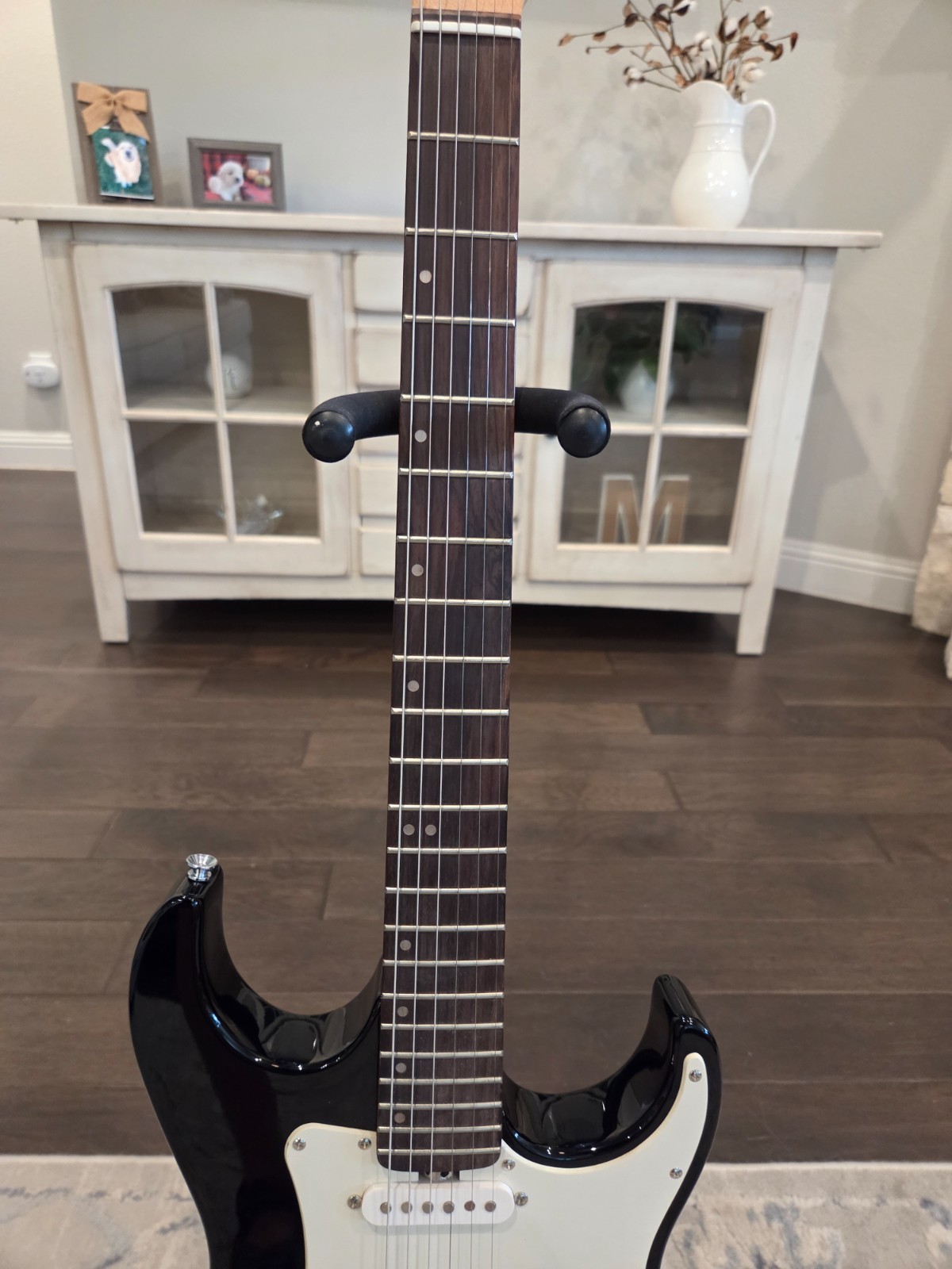 Washburn Lyon Electric Guitar gloss black finish included is gig bag & hardware.