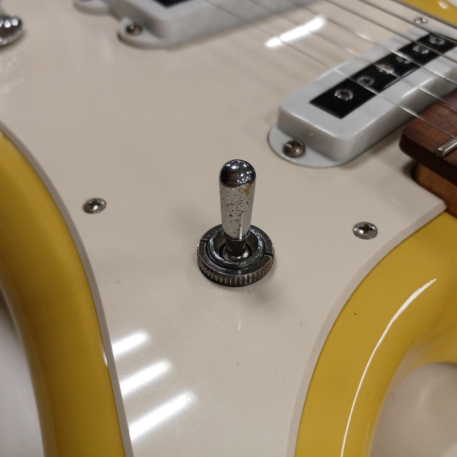 YAMAHA SGV-300 Used Alder body Maple neck Rosewood fingerboard Yellow