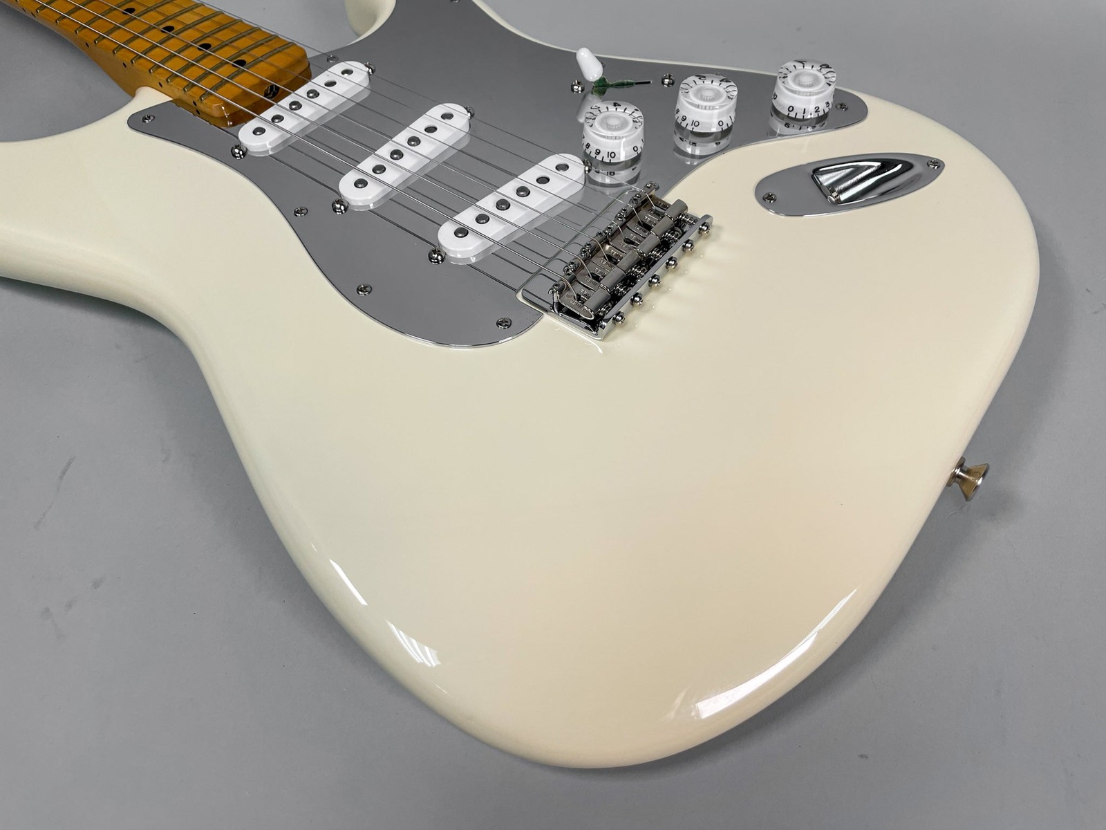 2022 Fender Nile Rodgers Hitmaker Stratocaster Olympic White w/HSC