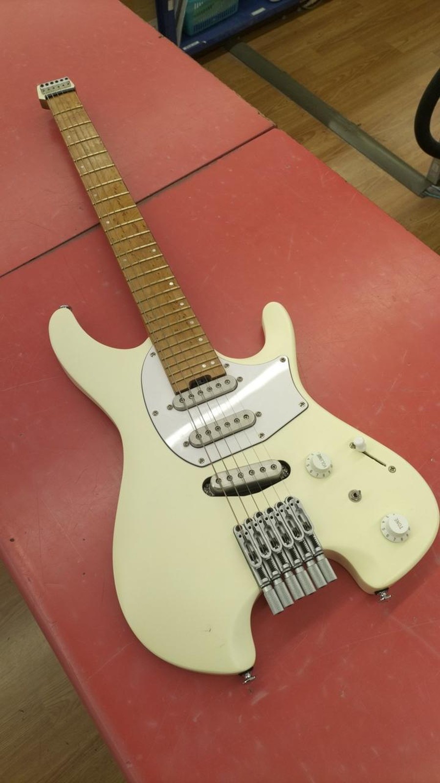 IBANEZ ICHI10-VWM Used Okoume body Maple neck Maple fingerboard White