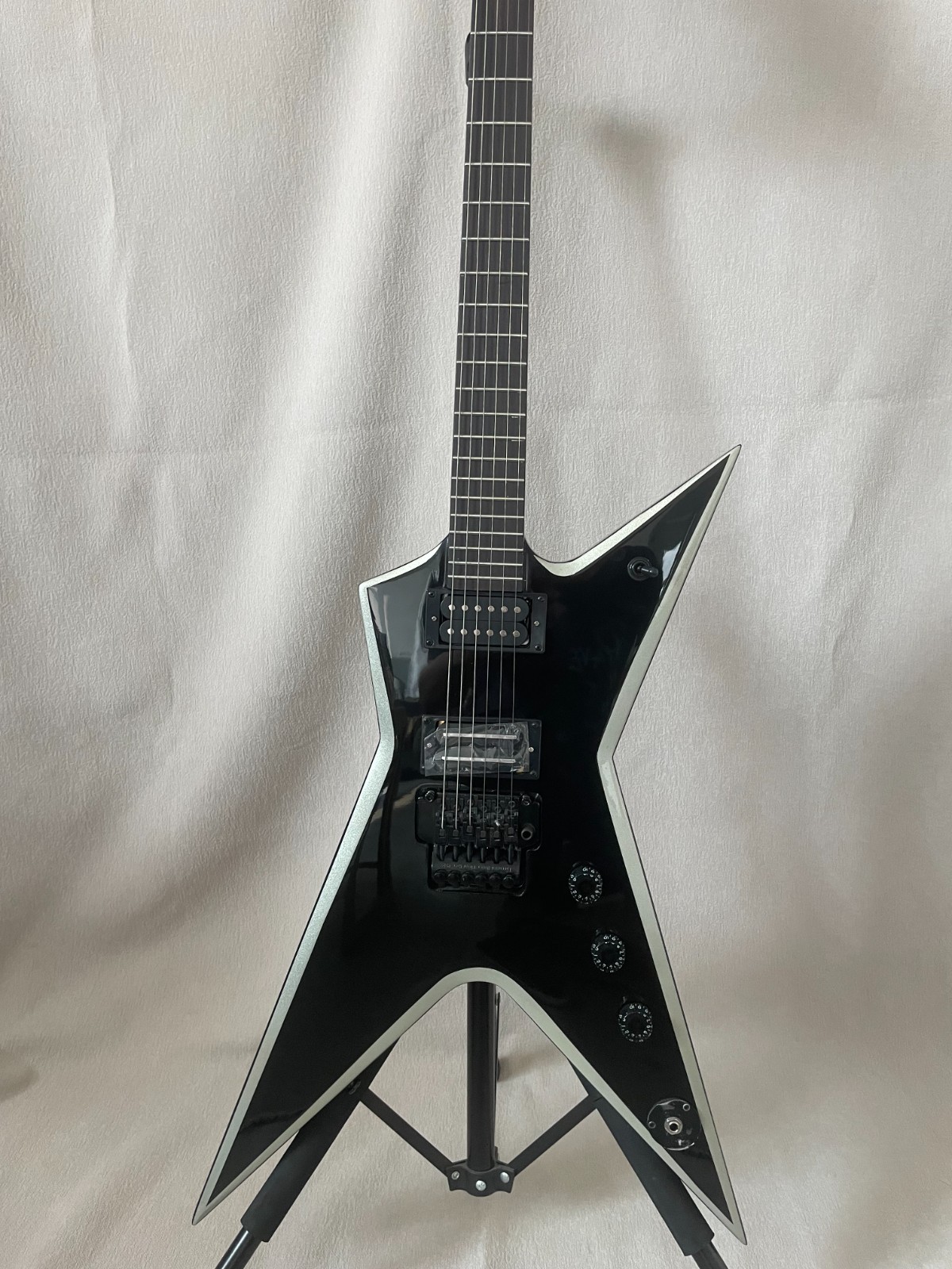 Dimebag Darrell Stealth Electric Guitar Black With Silver Bevels
