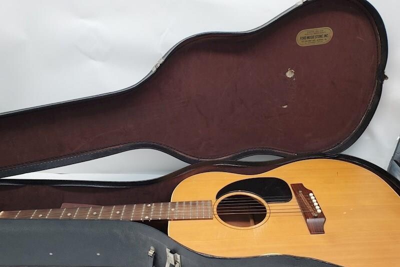 Vintage 1960’s Gibson Acoustic Guitar & Case