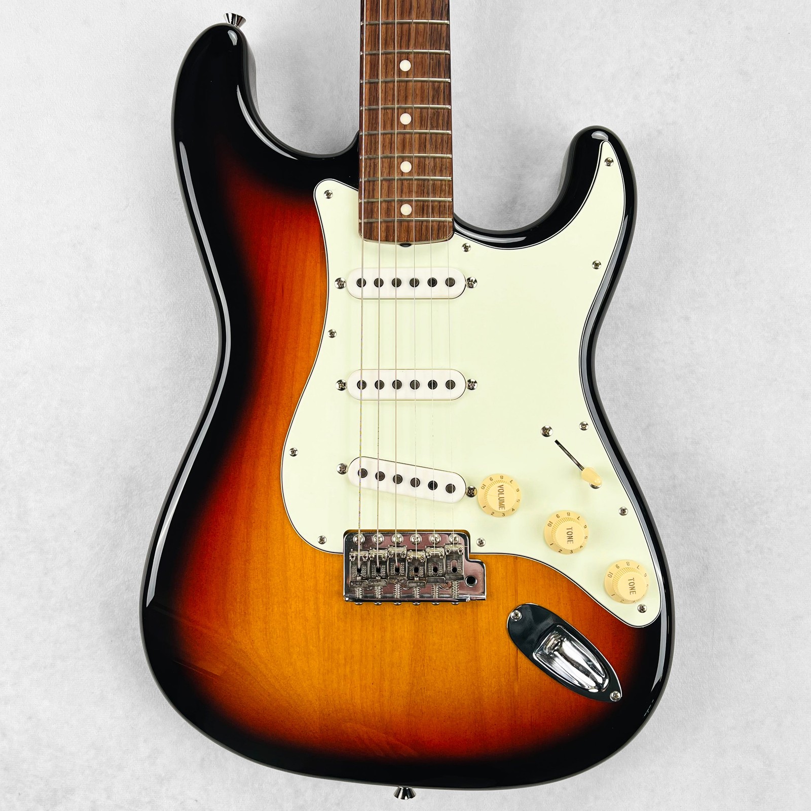 Fender ST-62 Stratocaster Crafted In Japan with HSC 2006 – 3-Tone Sunburst