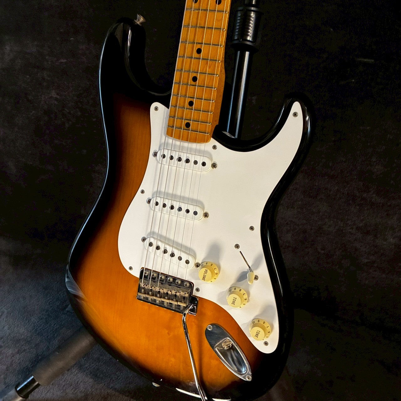 Fender Japan ST-57 2tone Sunburst Alder body【3.72kg】