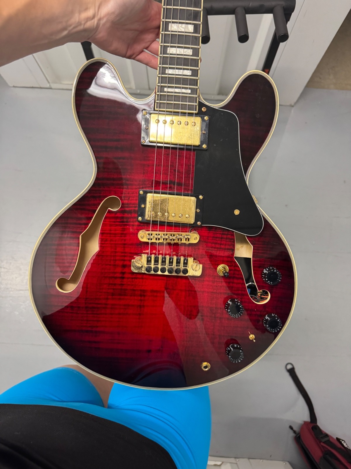 AIO SH-335 Semi-Hollow Electric Guitar – Red Burst