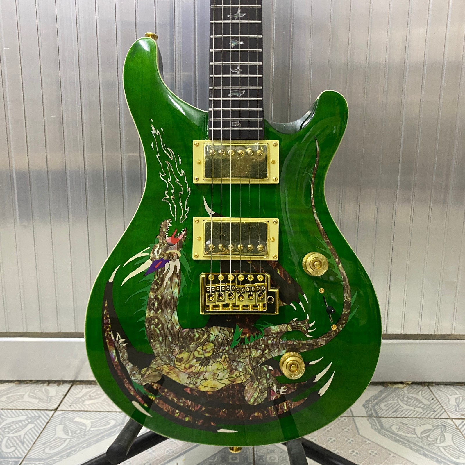 6-string, green PRS electric guitar, gold hardware, mahogany body, fast shipping