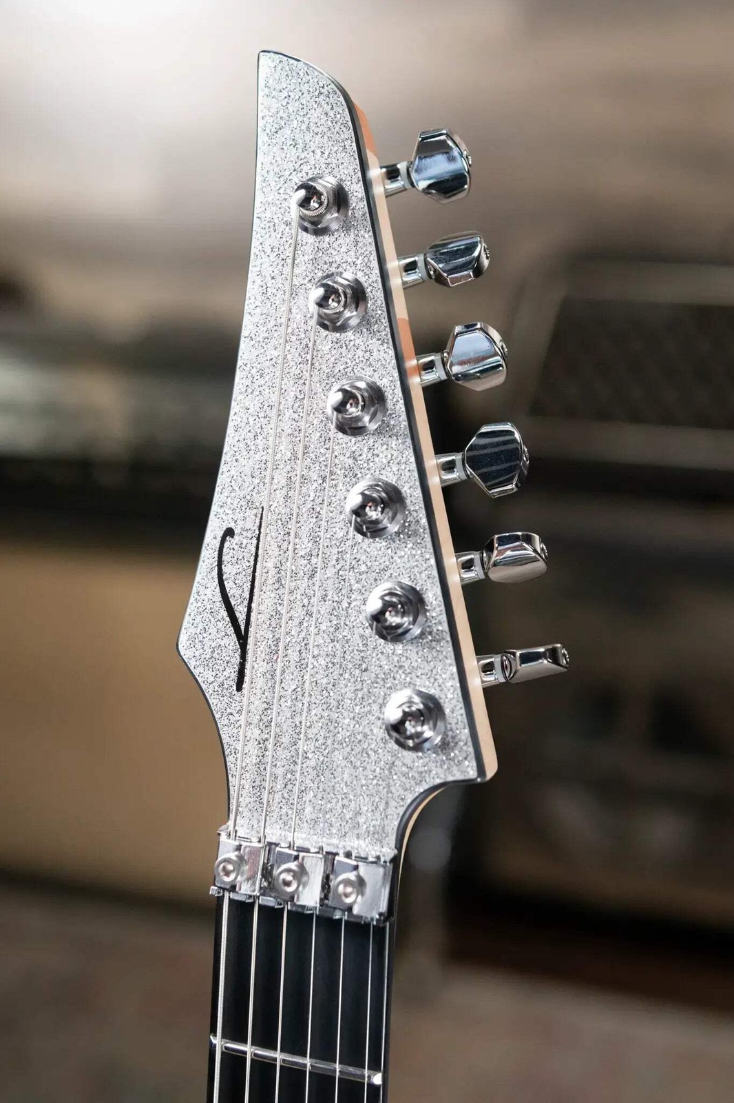 Legator YO6 Electric Guitar – Silver Sparkle with Gig Bag