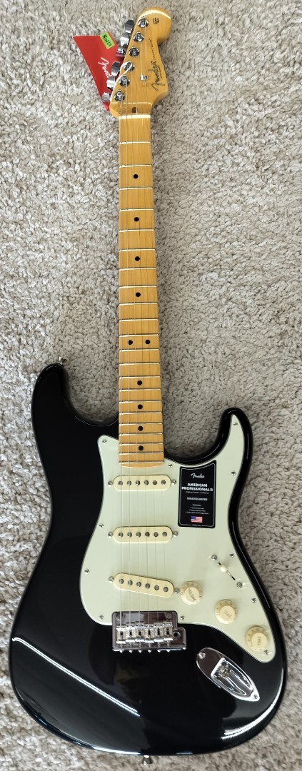 Fender American Professional II Stratocaster, Maple Neck – Black with Hard Case