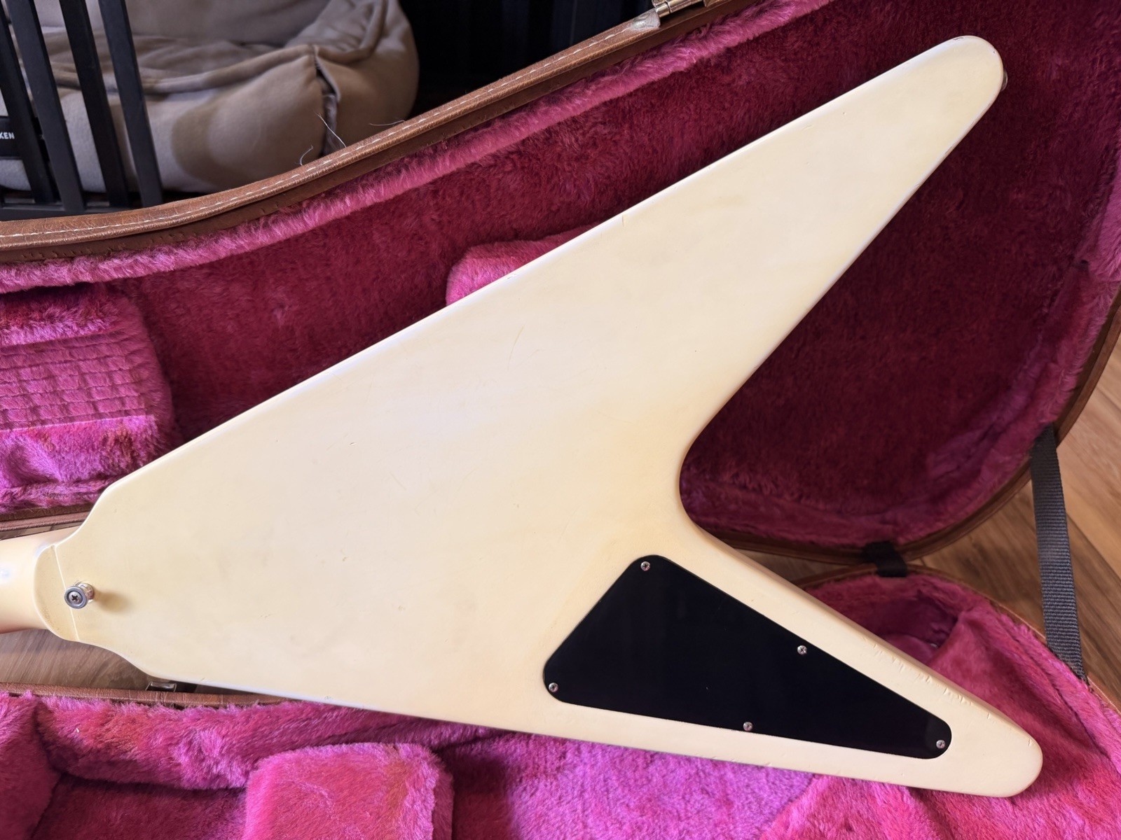 Gibson Flying V 1984 – White Make an Offer!