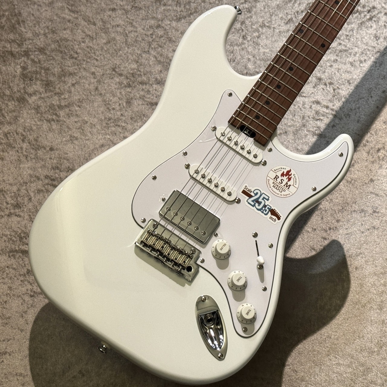 Bacchus BSH-850/RSM Electric Bass Guitar White Used, B Grade, 4.09kg